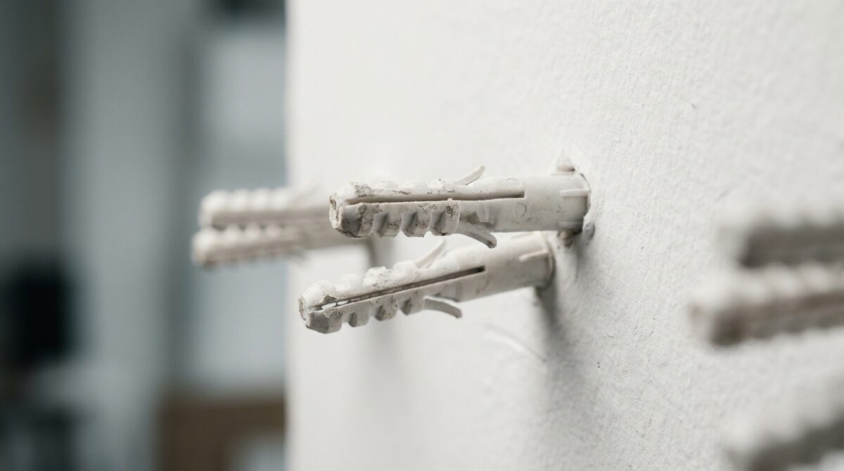 kein kraftaufwand! dieses küchenwerkzeug entfernt dübel mühelos, ohne die wand zu beschädigen.